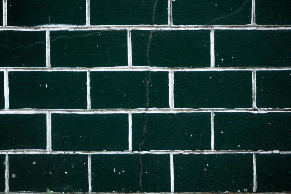Tile Grout That Actually Lasts: How to Avoid Crumbling, Cracking, and Discoloration