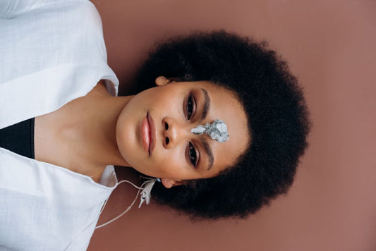 Blue Light Protection for Oily Skin: A Complete Guide to Balancing Shine and Screen Stress