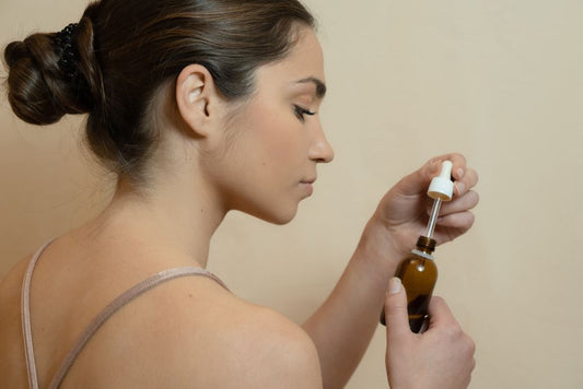 The Essential Guide to Sensitive and Oily Skin: Build a Soothing, Balanced Routine