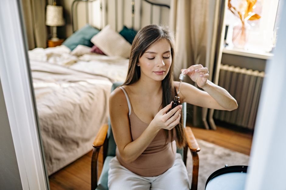 Summer Pregnancy Skincare: Essential Products for a Cool, Glowing Season