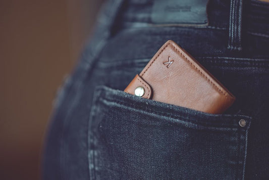 The Minimalist Wallet: A Step-by-Step Guide to Decluttering Your Everyday Carry