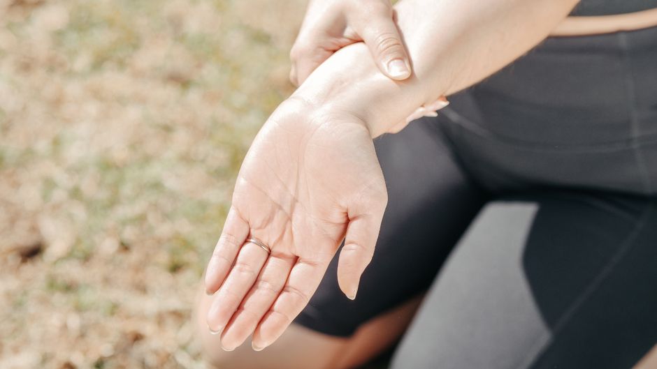 Joint Pain Relief for Dry Skin: The Complete Guide to Soothing Aches Without Irritation