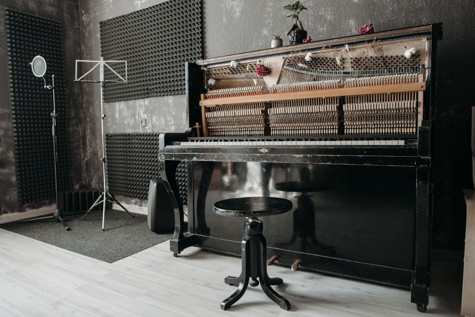 How to Soundproof a Room Without Renovating: Acoustic Panels and Mass-Loaded Vinyl Installation