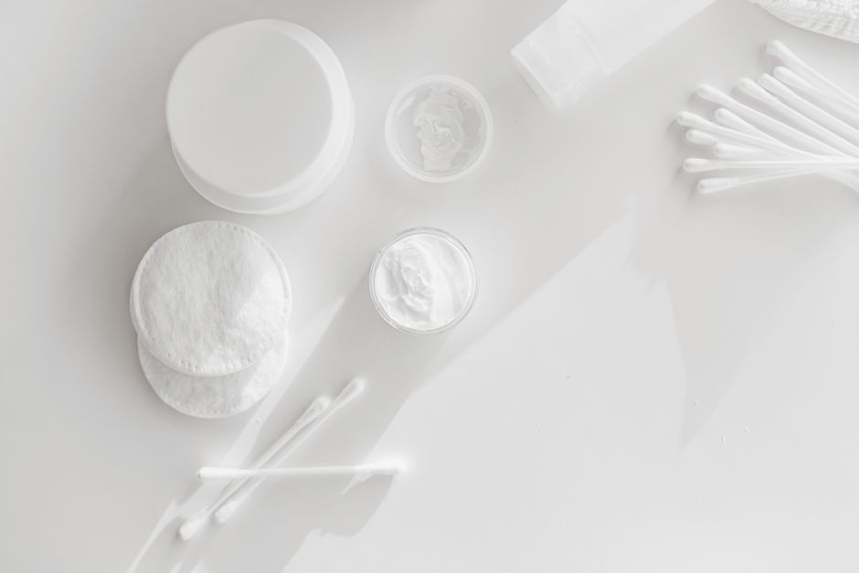 The Complete Guide to Ear Care for Sensitive Skin: Gentle Cleansing, Protection, and Wellness