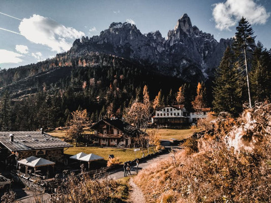 How to Pack for a Digital Detox Retreat in a Remote Mountain Village
