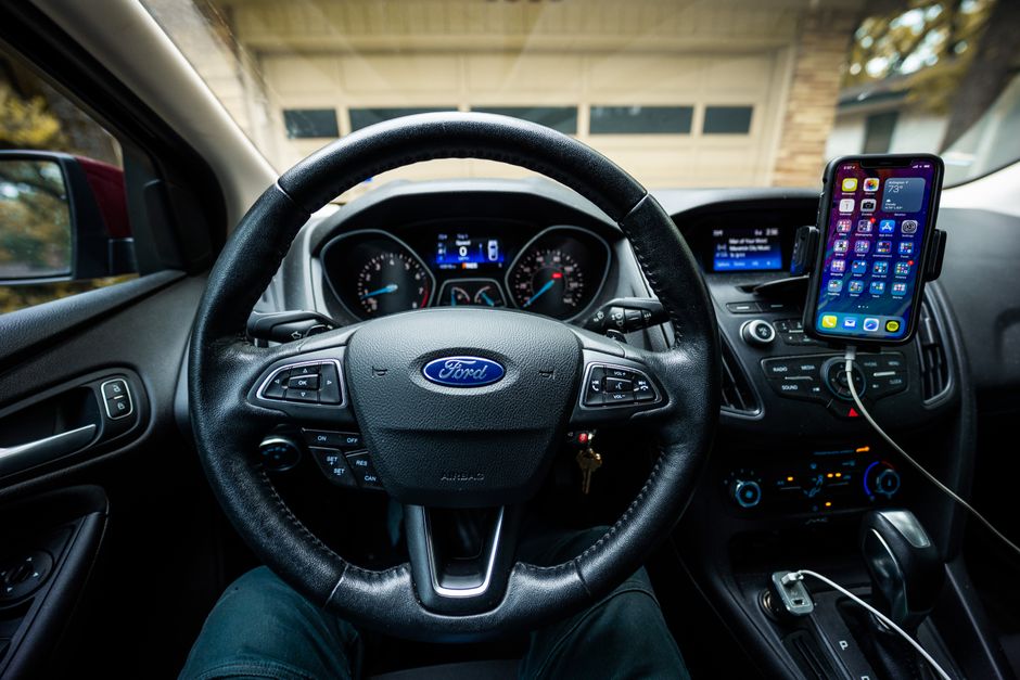 Why Your Phone Mount Keeps Falling: A Troubleshooting Guide for Frustrated Drivers