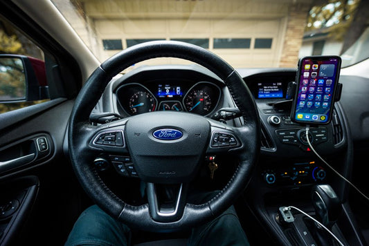 Complete Guide to Setting Up Your First Car Phone Mount for New Drivers