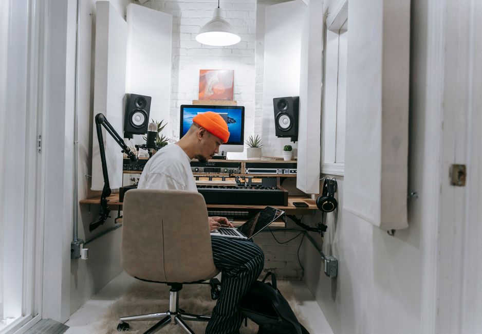 How to Soundproof a Shared Wall in an Apartment Without Damaging the Lease
