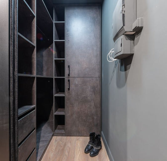 How to Transform a Small Walk-In Closet Into a Functional Dressing Space