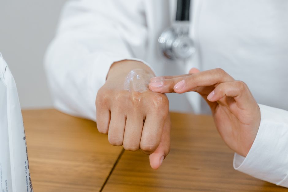 The Over-40 Guide to Eczema and Psoriasis Relief: A Complete System for Sustainable Skin Comfort