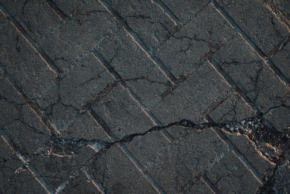 How to Avoid Patching a Driveway Crack and Watching It Fail