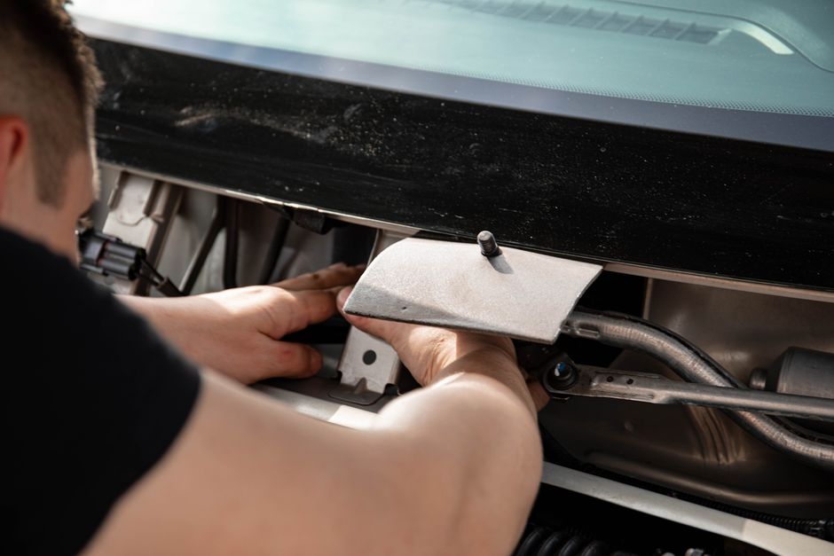 Windshield Repair: When to DIY and When to Hire a Pro
