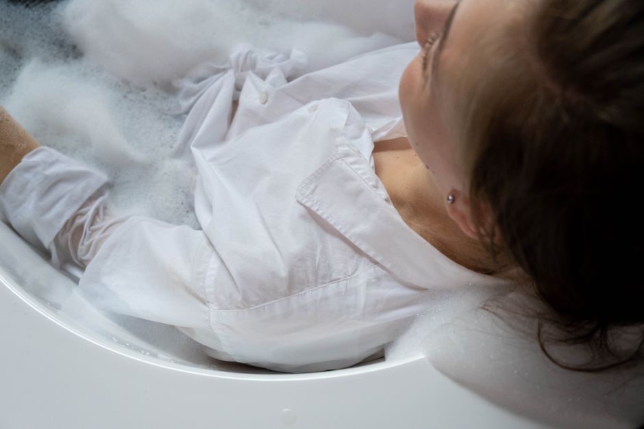 How to Caulk and Seal a Bathtub Like a Pro for Decades-Long Results