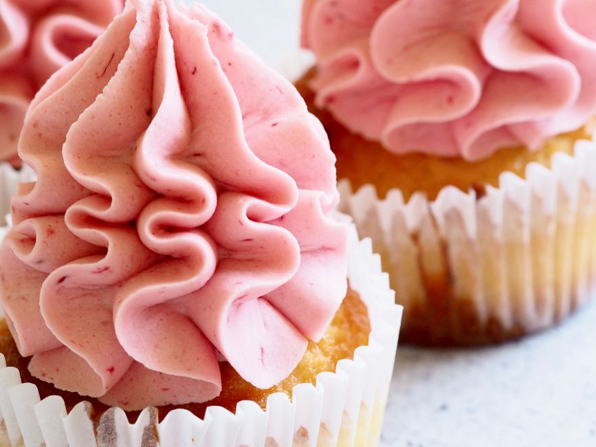 The Science of Buttercream: Why Your Frosting Breaks and How to Fix It