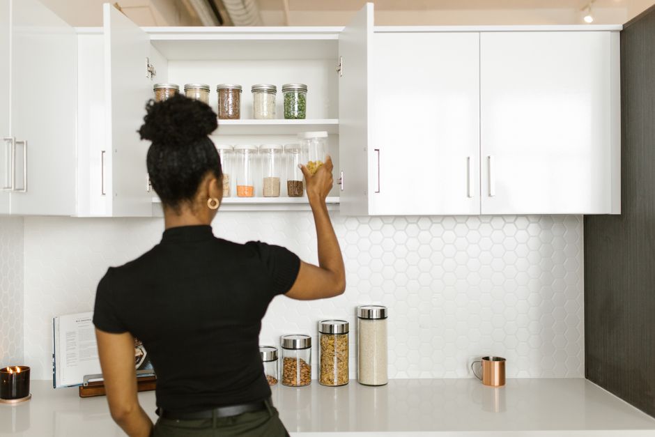 How to Organize a Small Apartment Kitchen with Under-Cabinet Storage and Smart Pantry Hacks