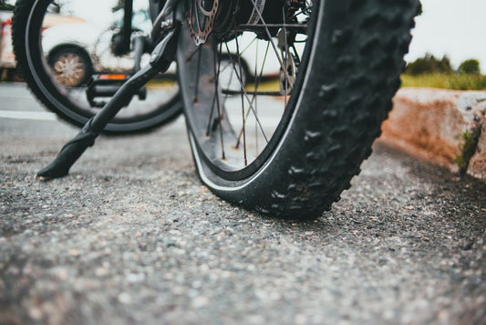 Complete DIY Guide to Emergency Bicycle Tire Repair on the Road