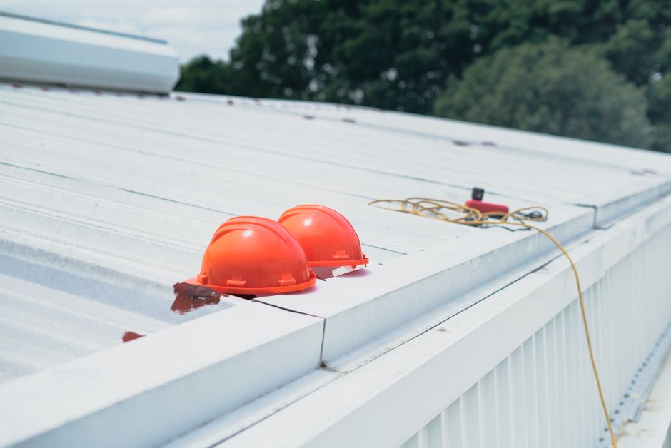 The Essential Tool System for Roof and Gutter Care: From Safety to Sealing